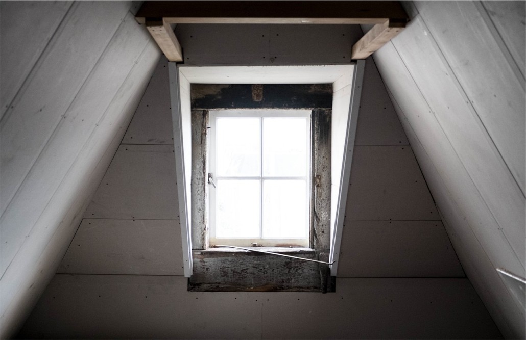 attic window - Cother Inc.